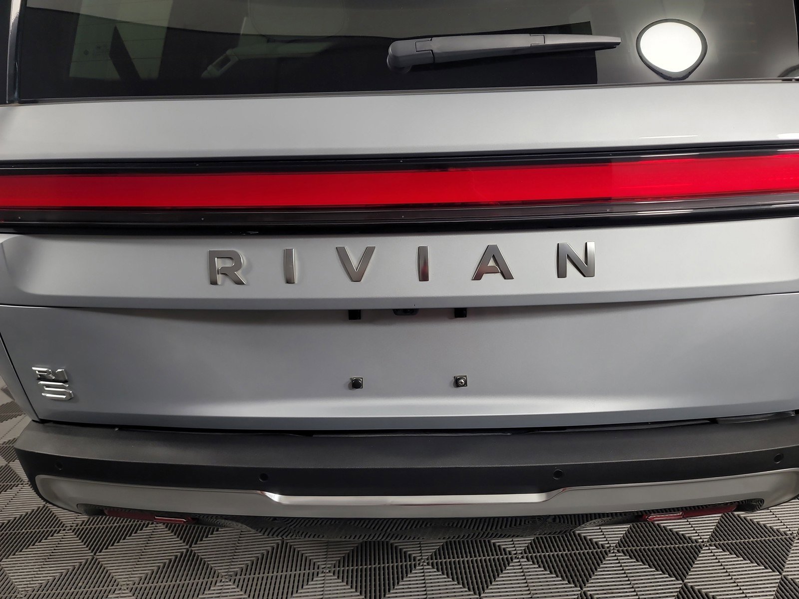 Used 2024 Rivian R1S Adventure AWD/4WD image 35