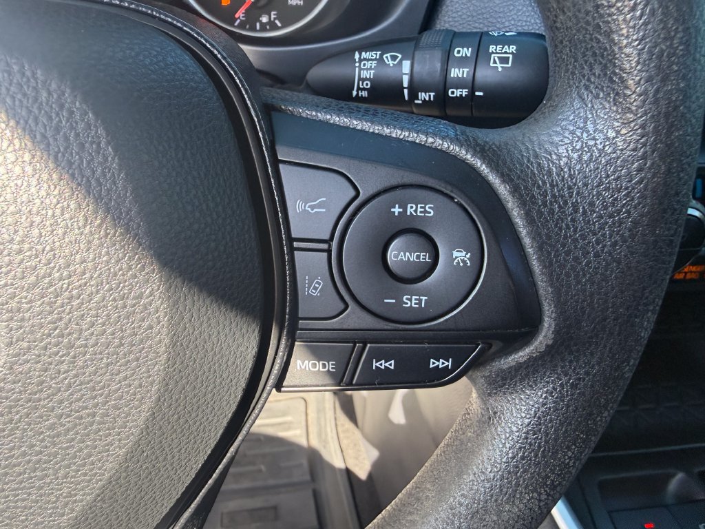 Used 2021 Toyota RAV4 XLE AWD/4WD image 23