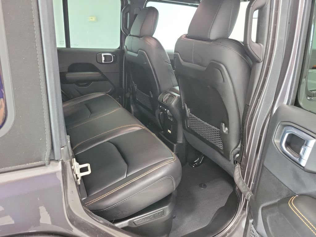 Used 2024 Jeep Wrangler Unlimited Sahara AWD/4WD image 16