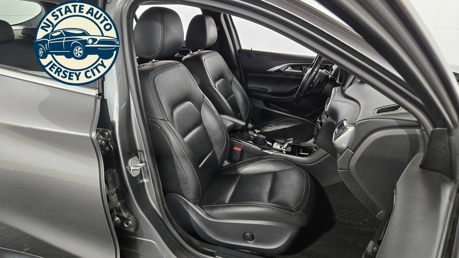 Used 2018 INFINITI QX30 AWD image 36