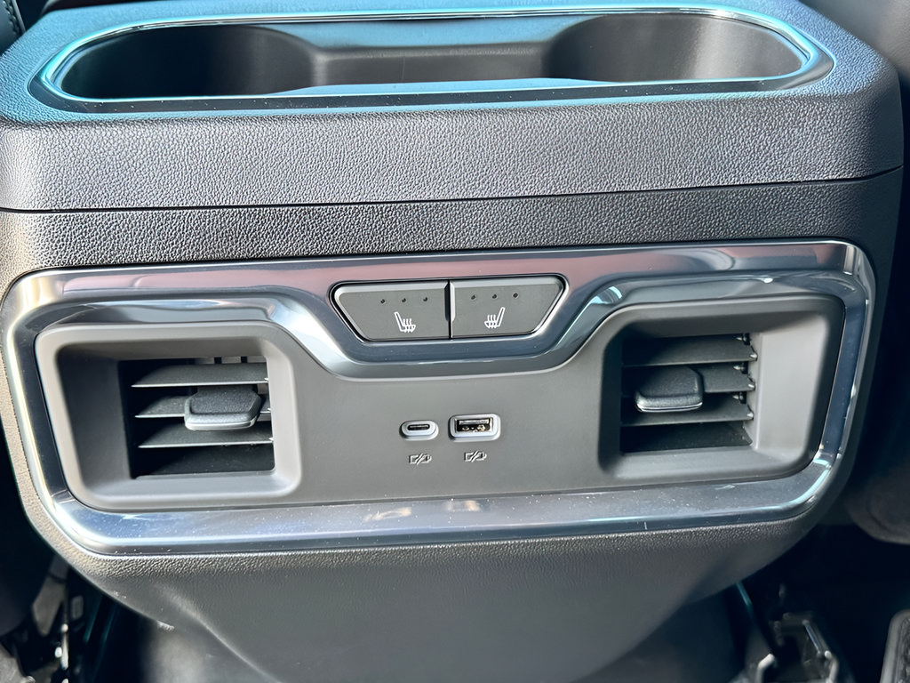 Used 2024 GMC Sierra 3500 Denali Ultimate AWD/4WD image 12