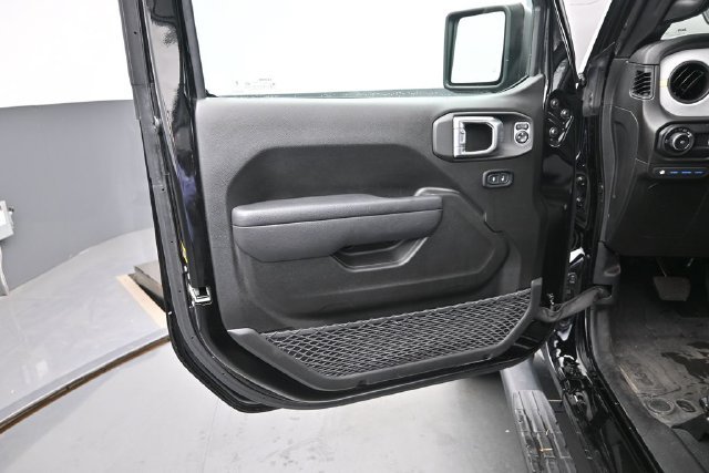 Used 2024 Jeep Wrangler Unlimited AWD/4WD image 12