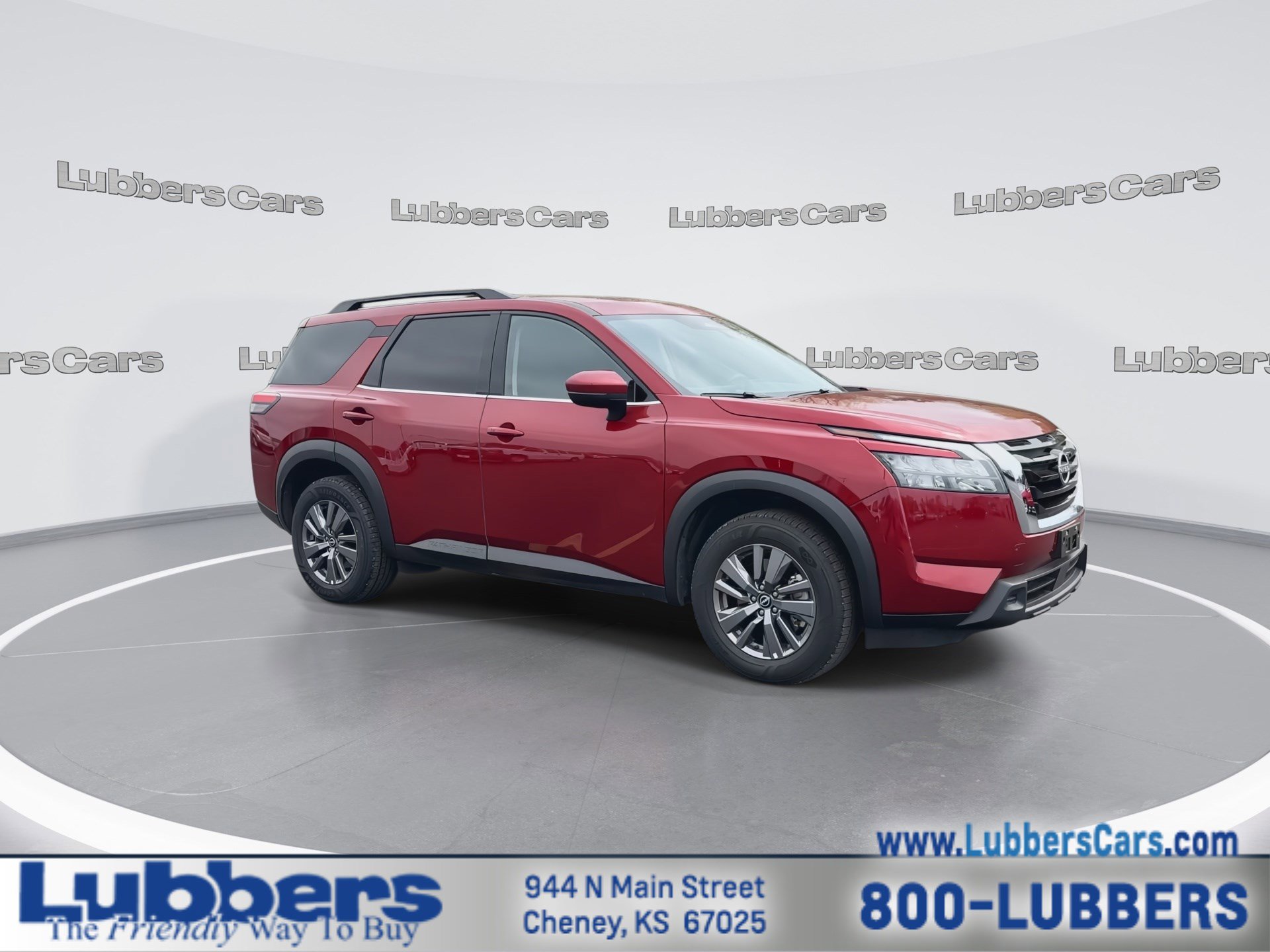 Used 2025 Nissan Pathfinder SV image 2
