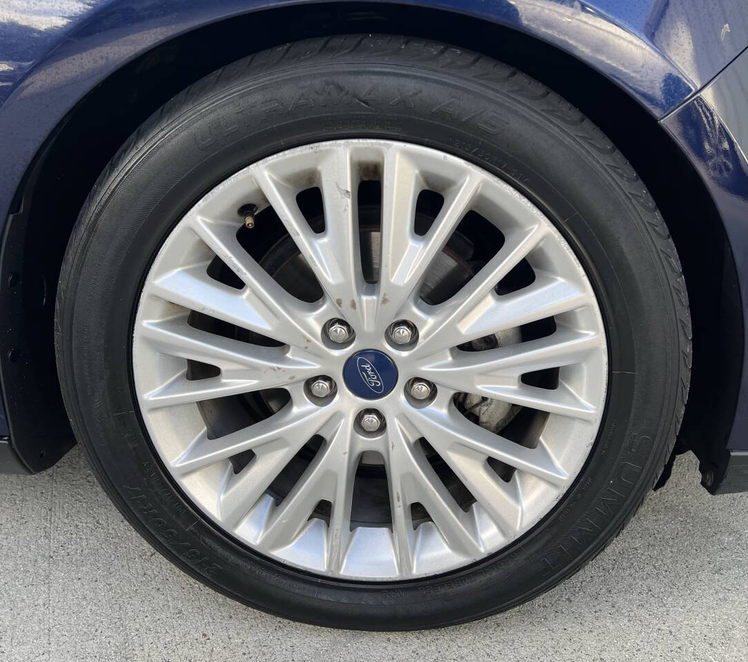 Used 2017 Ford Focus Titanium FWD image 32