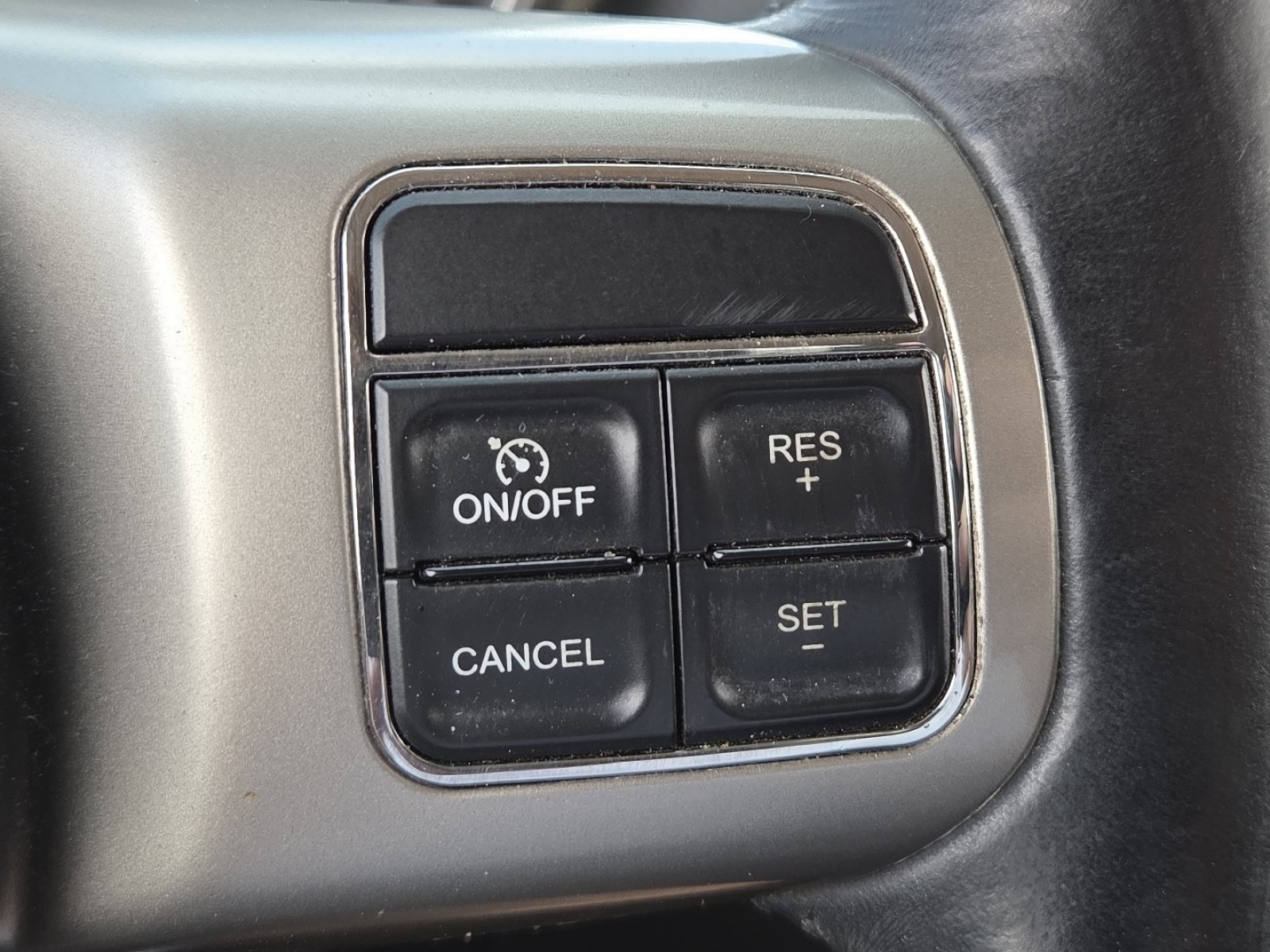 Used 2012 Jeep Grand Cherokee Laredo AWD/4WD image 6
