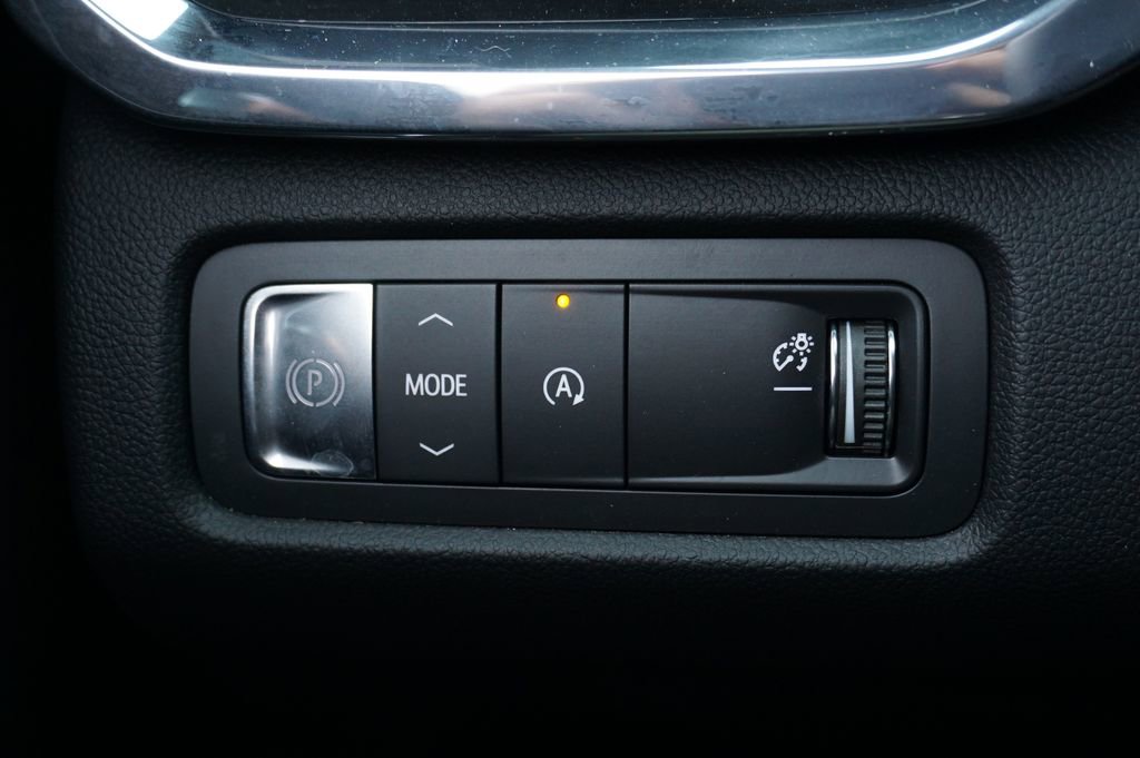 Used 2025 GMC Acadia Elevation FWD image 25
