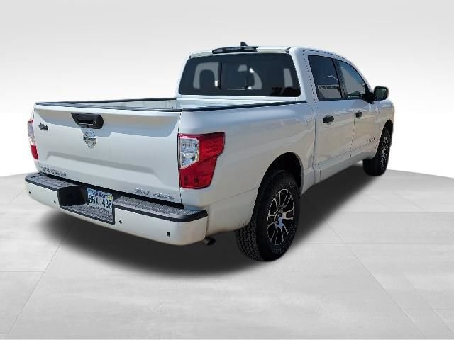 Used 2022 Nissan Titan SV AWD/4WD image 3
