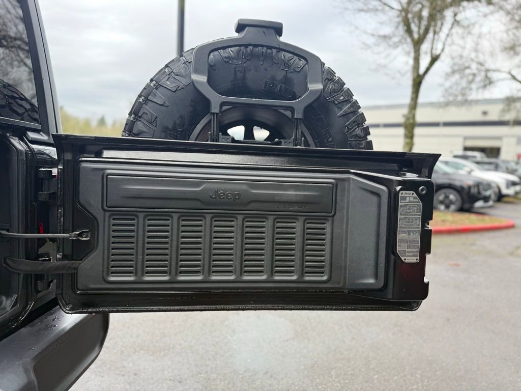 Used 2025 Jeep Wrangler Unlimited Rubicon image 19