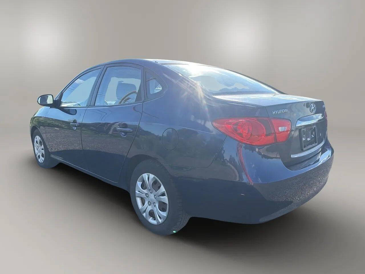 Used 2010 Hyundai Elantra GLS FWD image 5
