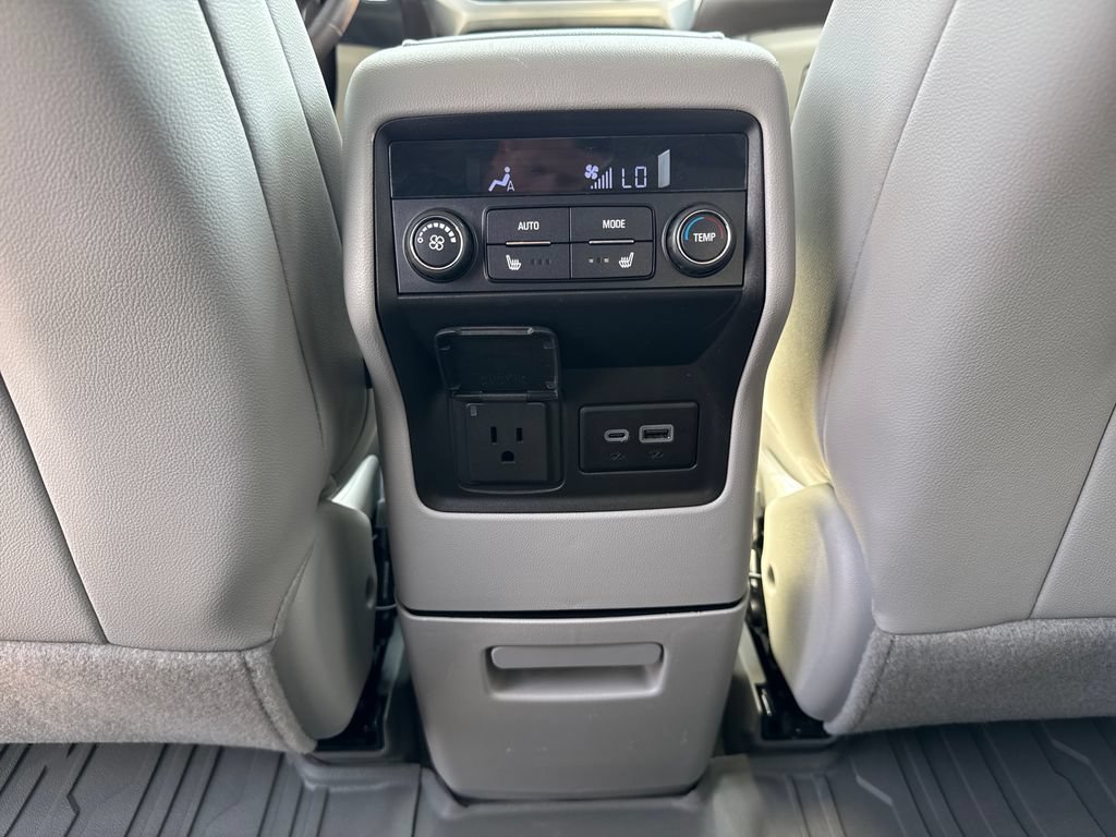 Certified 2023 GMC Acadia SLT w/ Technology Package AWD/4WD image 35