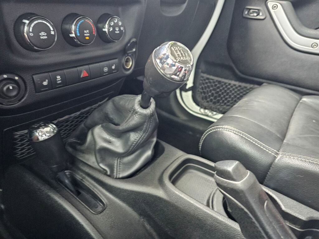 Used 2012 Jeep Wrangler Unlimited Sahara w/ Dual Top Group AWD/4WD image 43