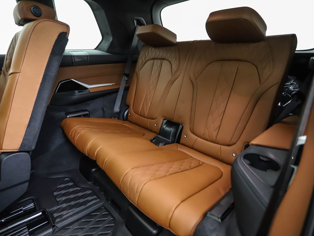 New 2026 BMW X7 M60i image 25
