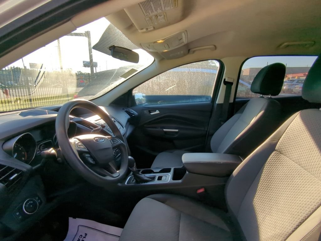 Used 2017 Ford Escape SE w/ SE Cold Weather Package AWD/4WD image 6