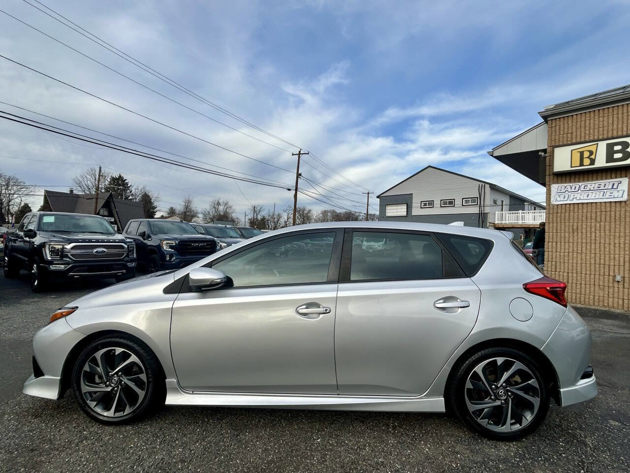 Used 2018 Toyota Corolla iM FWD image 4