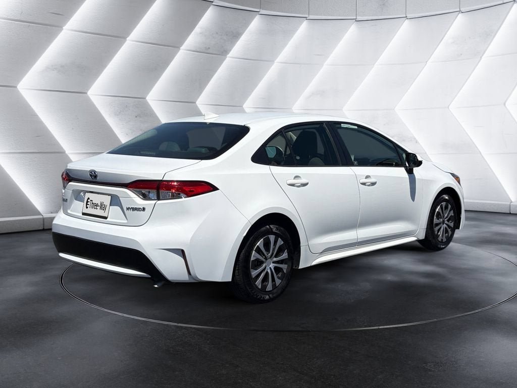 Used 2022 Toyota Corolla LE FWD image 5