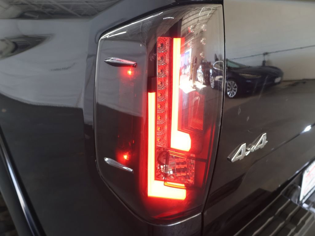 Used 2015 Toyota Tundra Limited w/ Limited Premium Package image 30