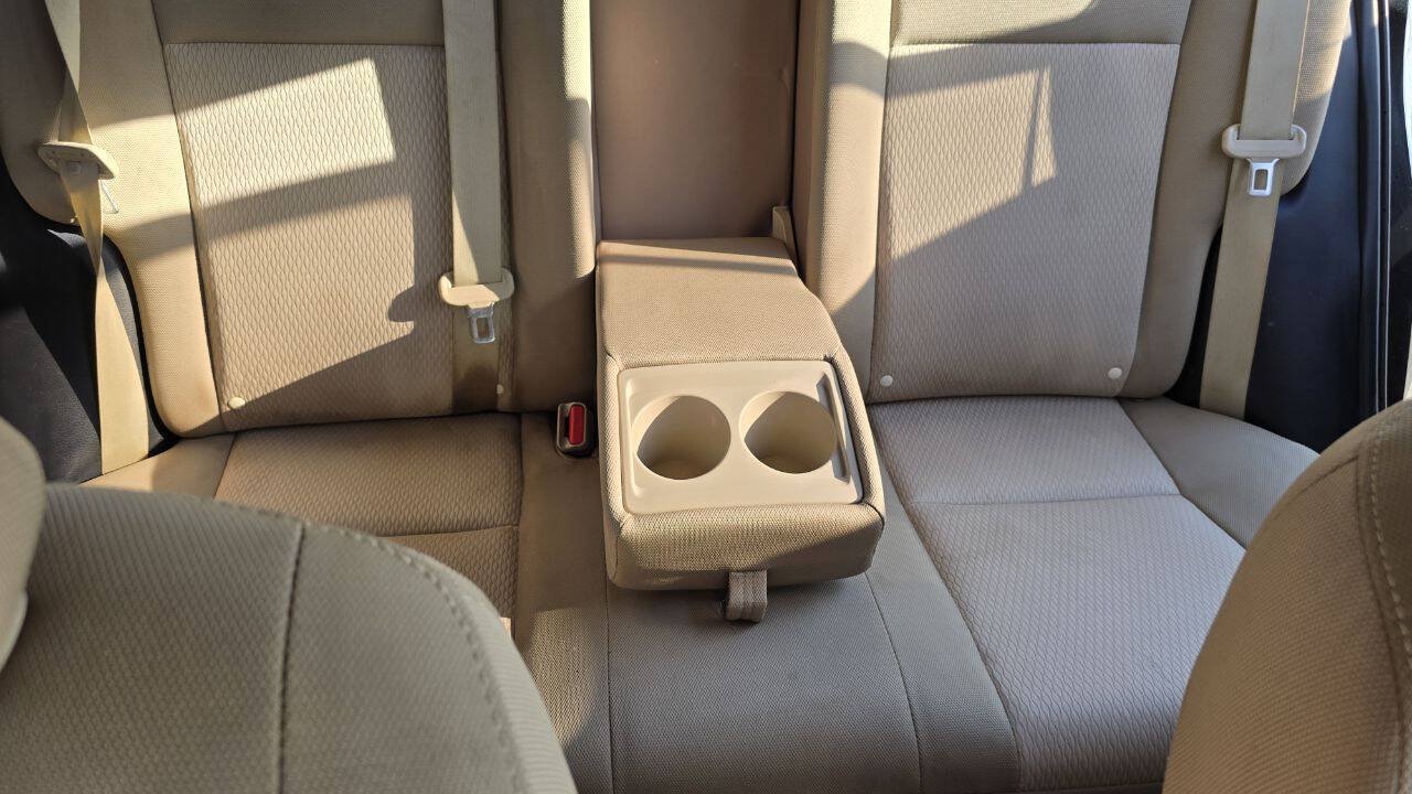 Used 2015 Toyota Corolla LE FWD image 25
