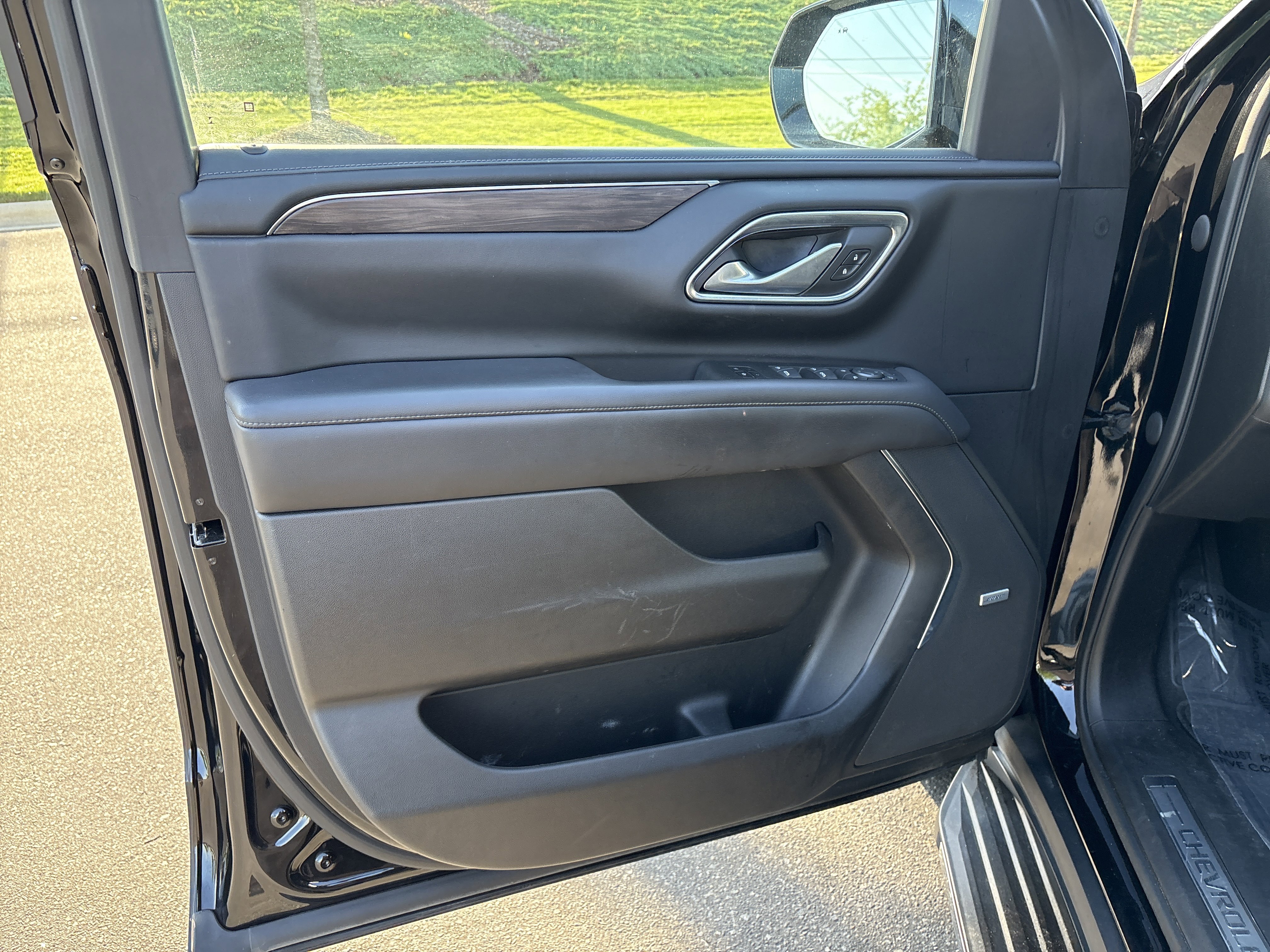 Used 2022 Chevrolet Tahoe LT w/ Luxury Package image 14