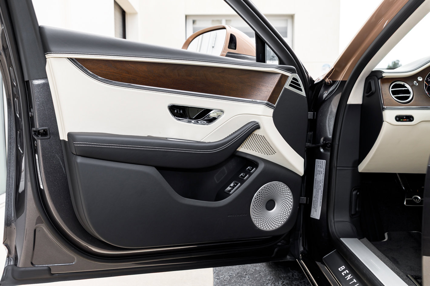 New 2026 Bentley Flying Spur Plug-In Hybrid image 22