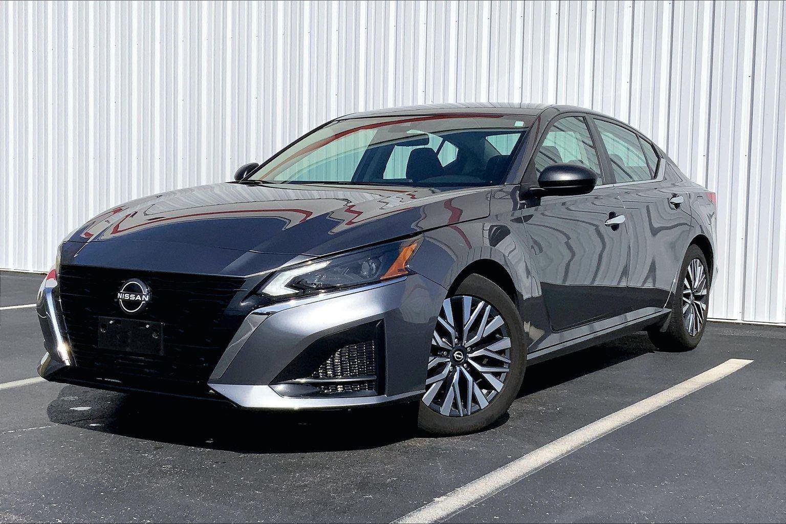 Used 2024 Nissan Altima 2.5 SV image 1