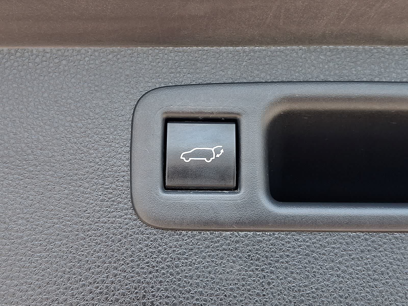 Used 2020 Toyota Highlander LE AWD/4WD image 33