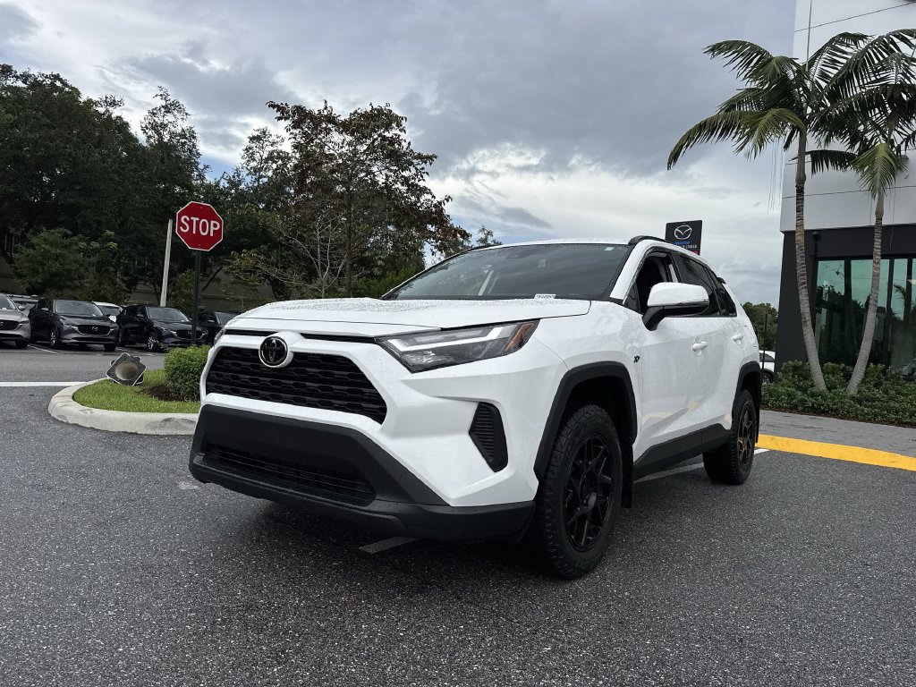 Used 2024 Toyota RAV4 XLE FWD image 31