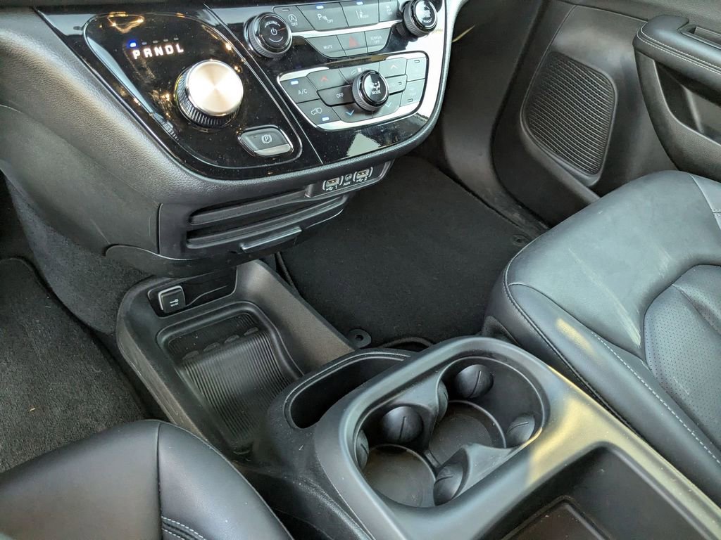 Used 2025 Chrysler Pacifica Select image 23