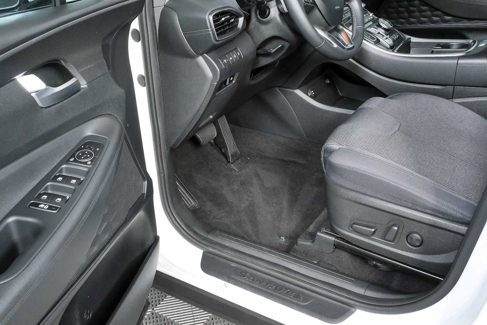 Used 2023 Hyundai Santa Fe SEL w/ Cargo Package AWD/4WD image 7