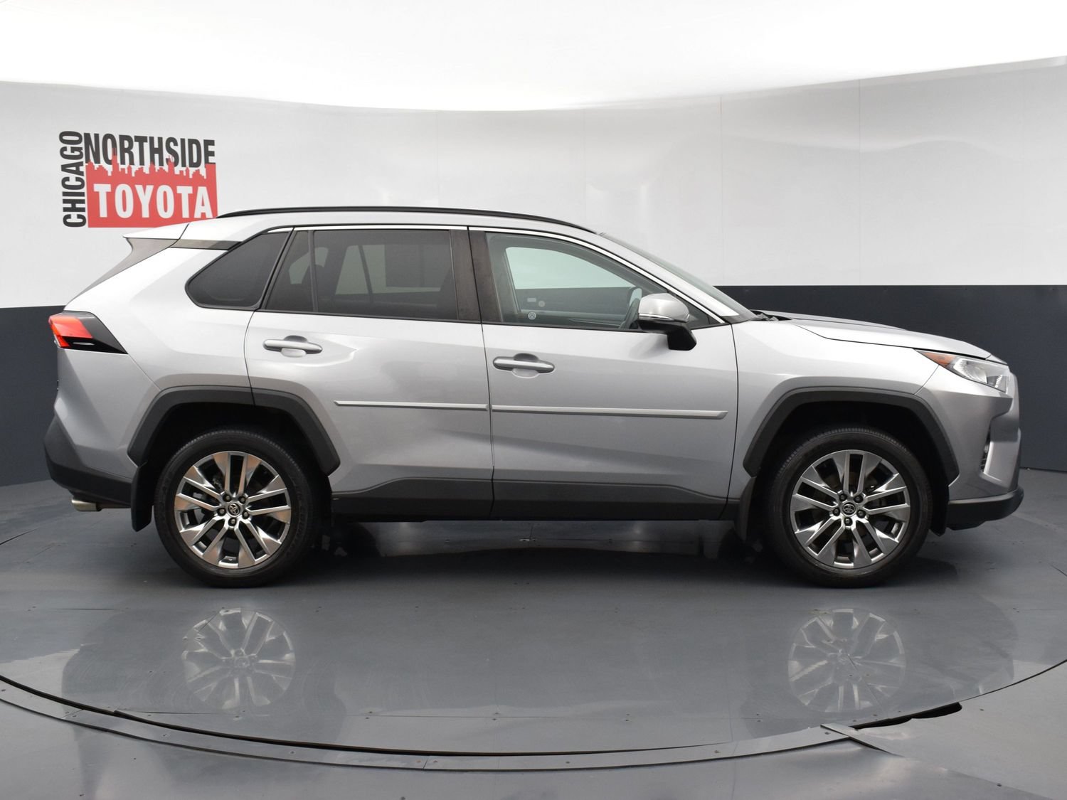 Used 2021 Toyota RAV4 XLE Premium AWD/4WD image 5