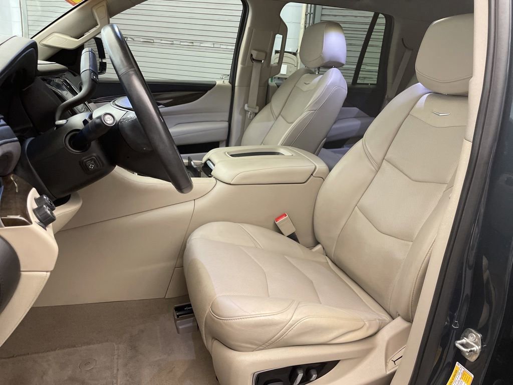 Used 2020 Cadillac Escalade Luxury w/ LPO, Radiant Package AWD/4WD image 19