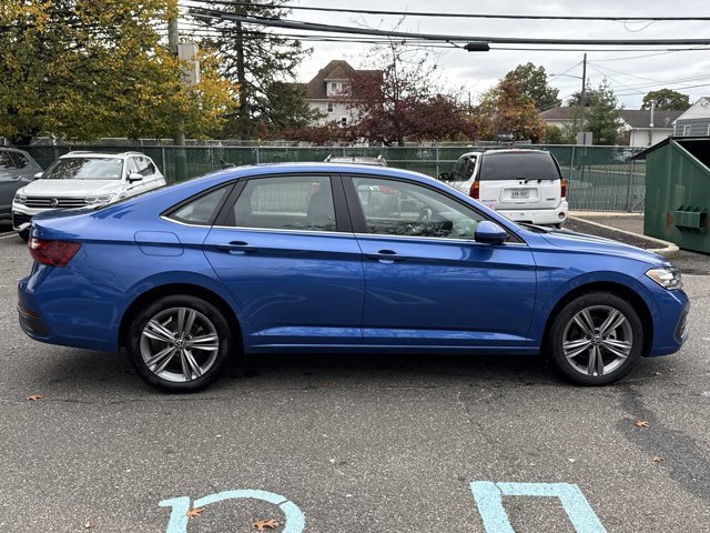 Used 2022 Volkswagen Jetta SE image 5