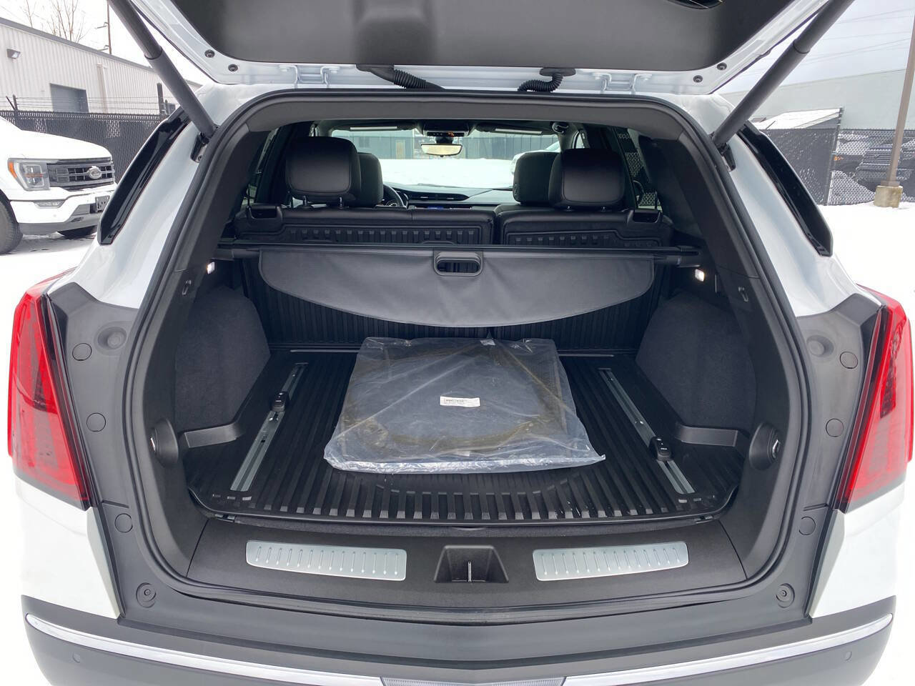 Used 2025 Cadillac XT5 Premium Luxury image 12