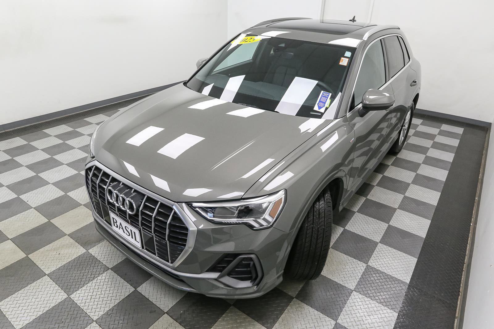 Used 2025 Audi Q3 2.0T Premium Plus w/ Premium Plus Package AWD/4WD image 6