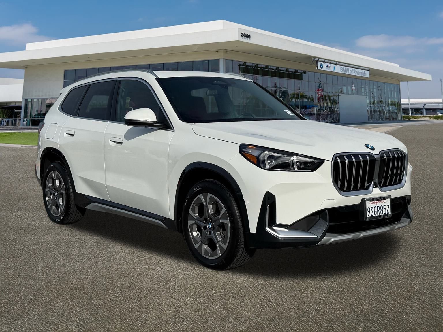 Used 2025 BMW X1 xDrive28i w/ Technology Package image 2