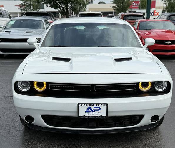 Used 2018 Dodge Challenger SXT RWD image 2