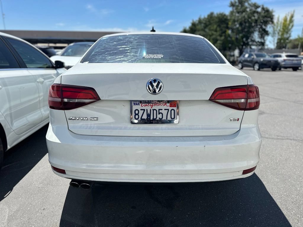 Used 2018 Volkswagen Jetta SE FWD image 3