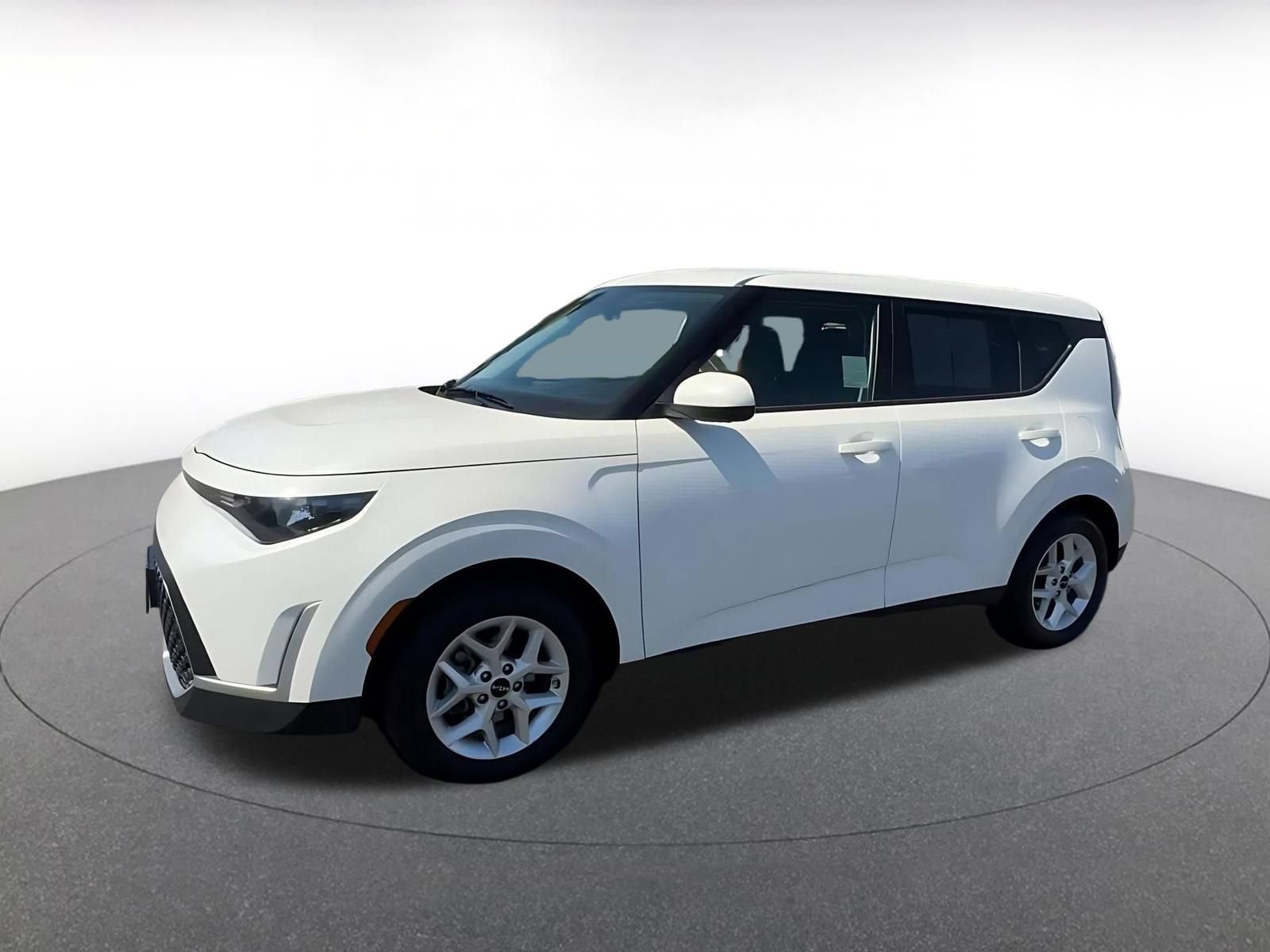 Used 2025 Kia Soul LX w/ LX Technology Package FWD image 8