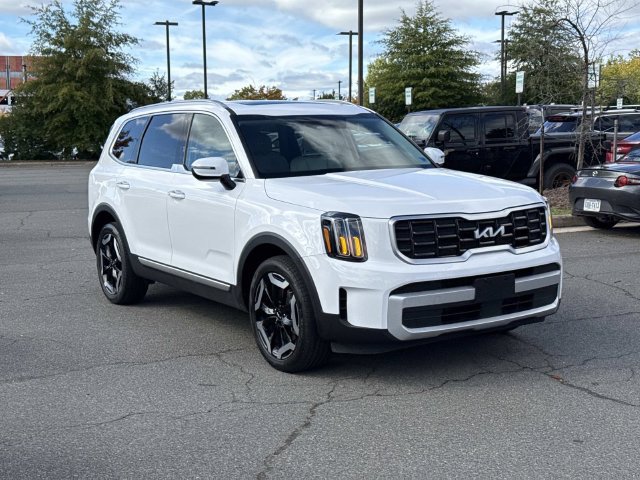 Used 2024 Kia Telluride S w/ S Sunroof Package