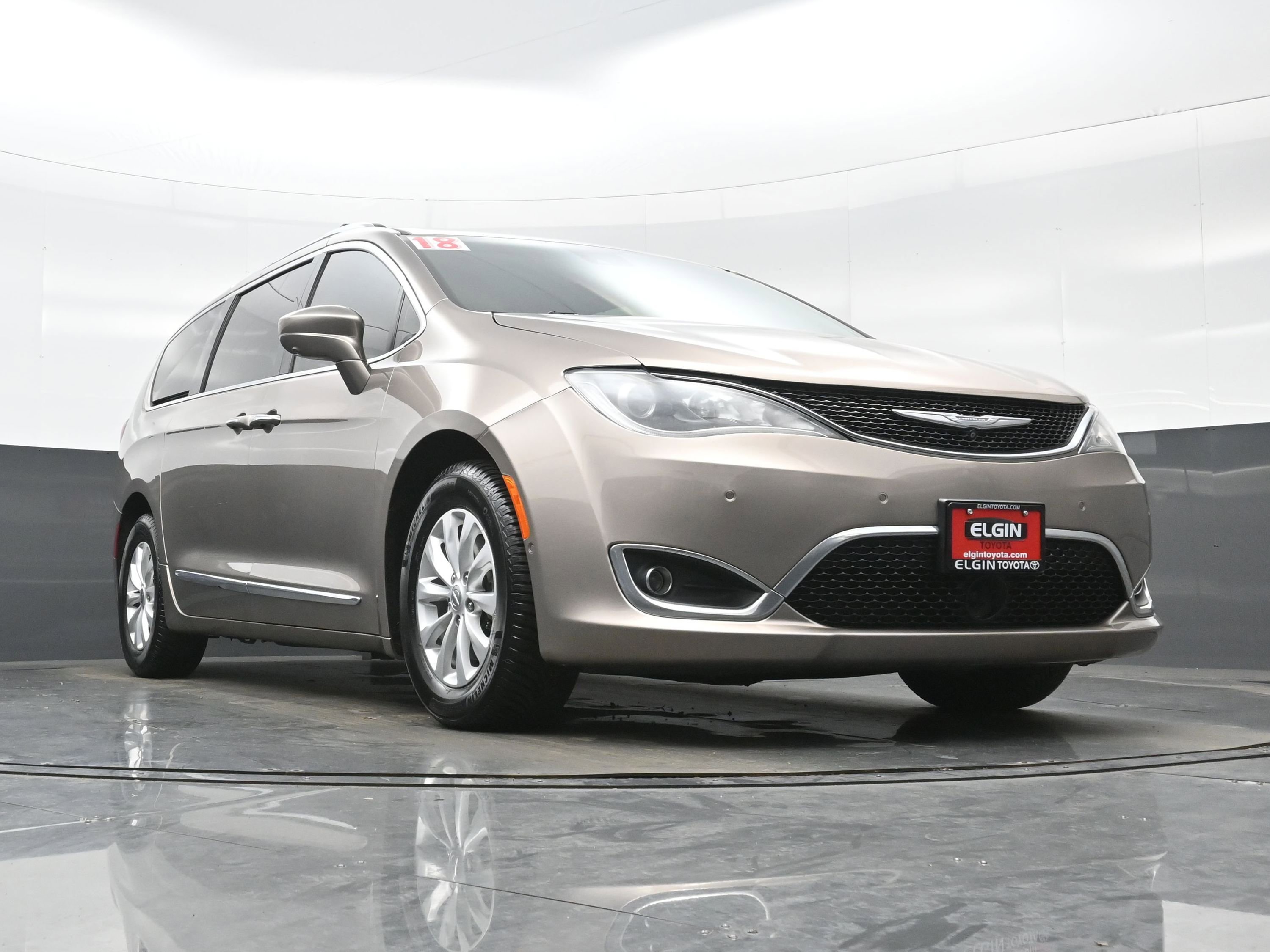 Used 2018 Chrysler Pacifica Touring-L Plus w/ Advanced Safetytec Group FWD image 27