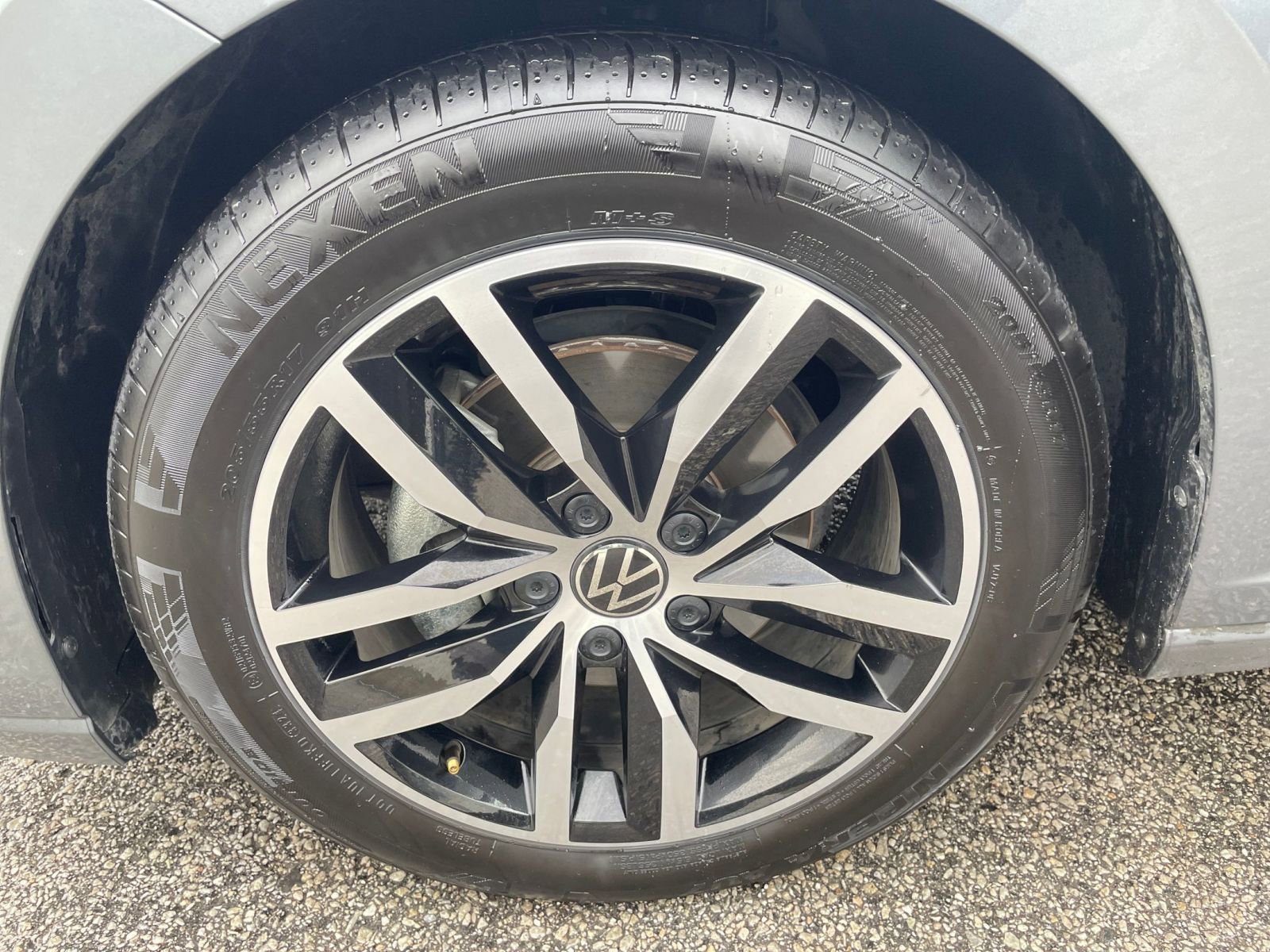 Used 2025 Volkswagen Jetta SE image 30