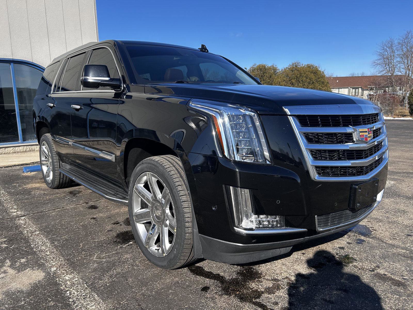 Used 2017 Cadillac Escalade Luxury image 3