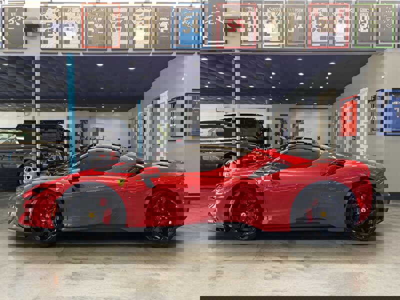 Used 2024 Ferrari SF90 Spider image 14