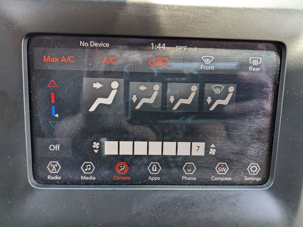 Used 2019 Jeep Cherokee Latitude w/ Popular Appearance Group FWD image 27