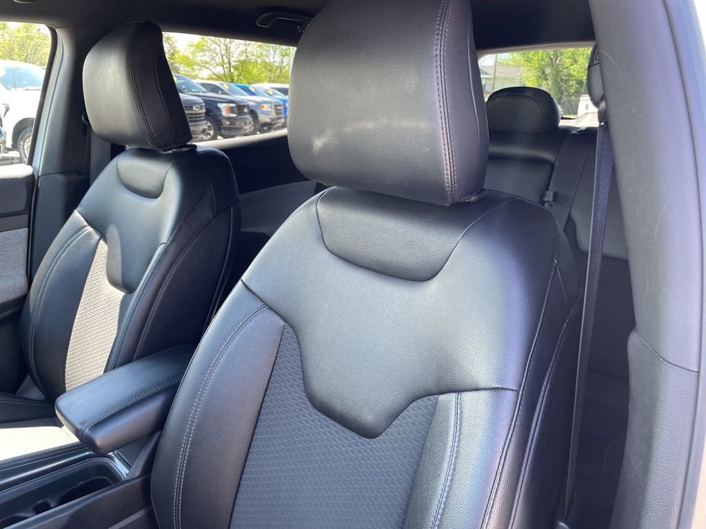 Used 2025 Jeep Compass Latitude image 7