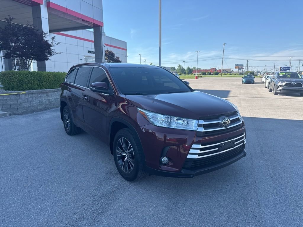 Used 2017 Toyota Highlander Plus AWD/4WD video 1