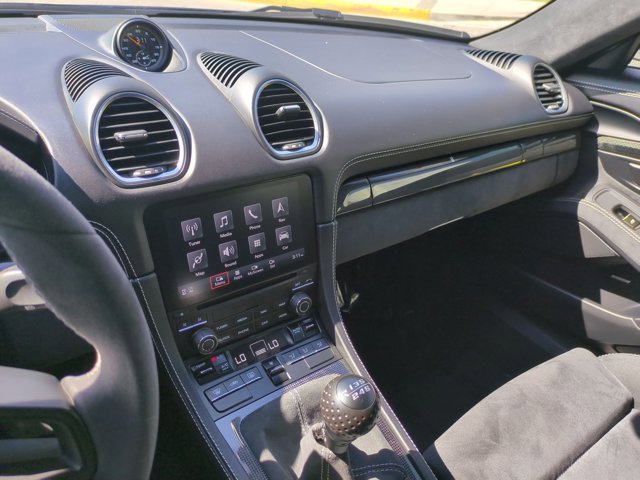 Used 2020 Porsche 718 Cayman GT4 RWD image 15