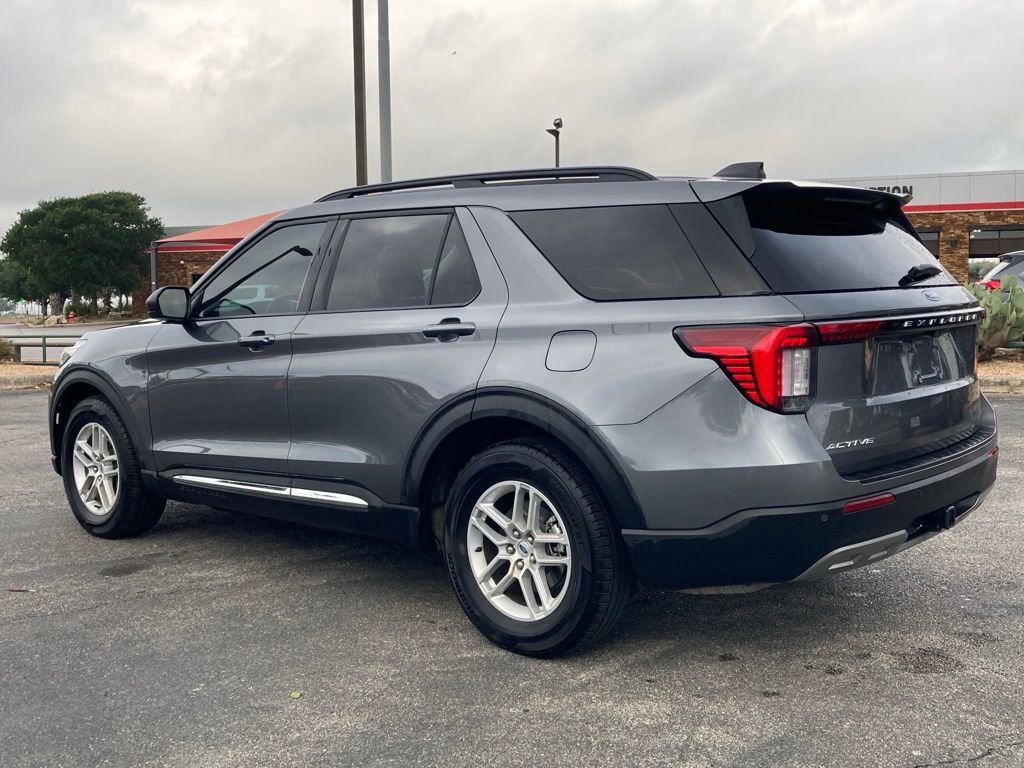 Used 2025 Ford Explorer Active w/ Active Comfort Package image 7