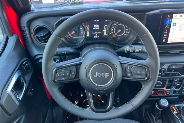 Used 2025 Jeep Wrangler Unlimited Rubicon AWD/4WD image 16