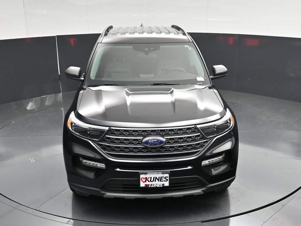 Used 2023 Ford Explorer XLT w/ Equipment Group 202A AWD/4WD image 43