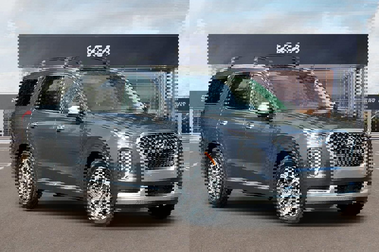 Used 2022 Hyundai Palisade Calligraphy w/ Cargo Package image 2